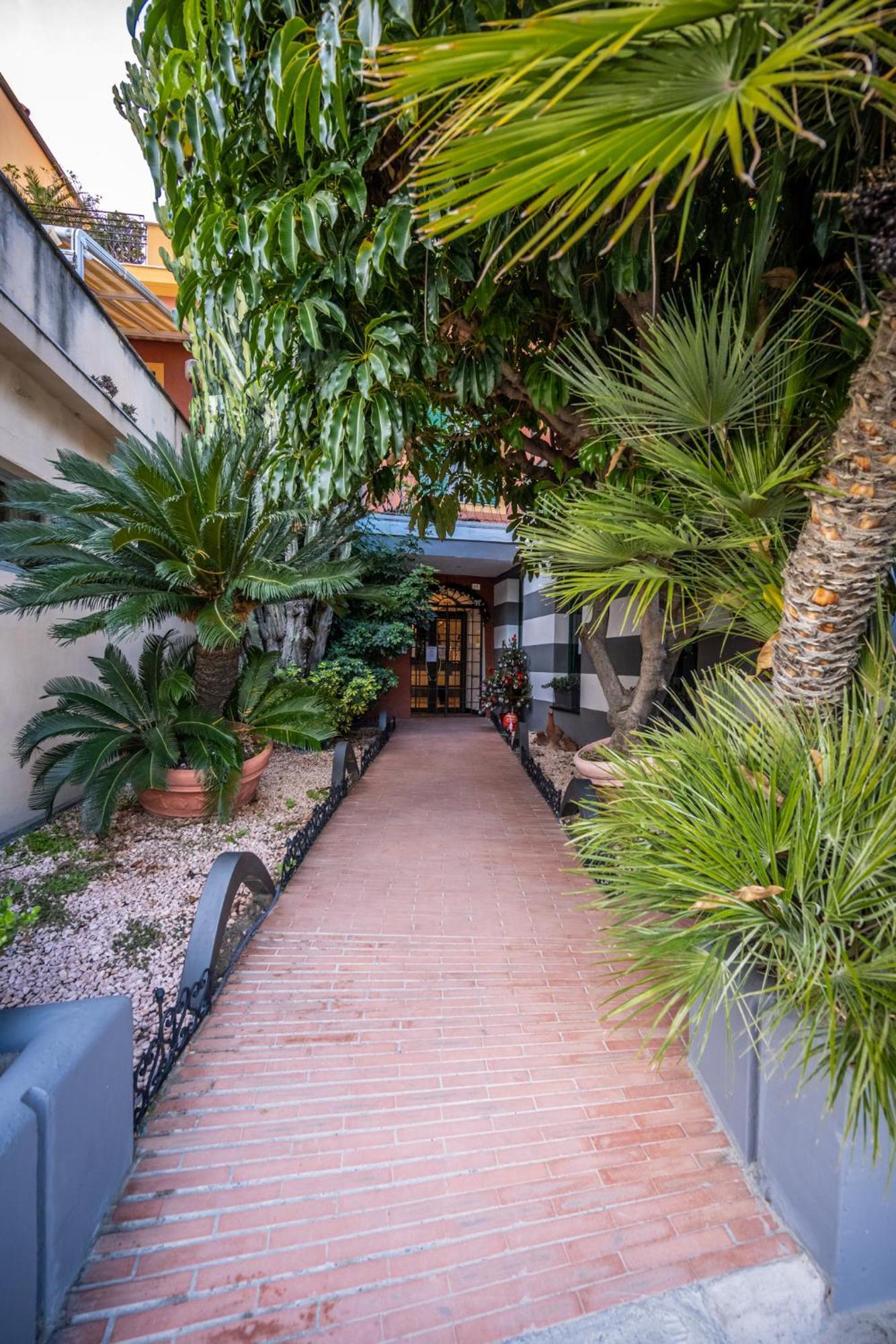 Le Terrazze Lejlighedshotel Alassio Eksteriør billede